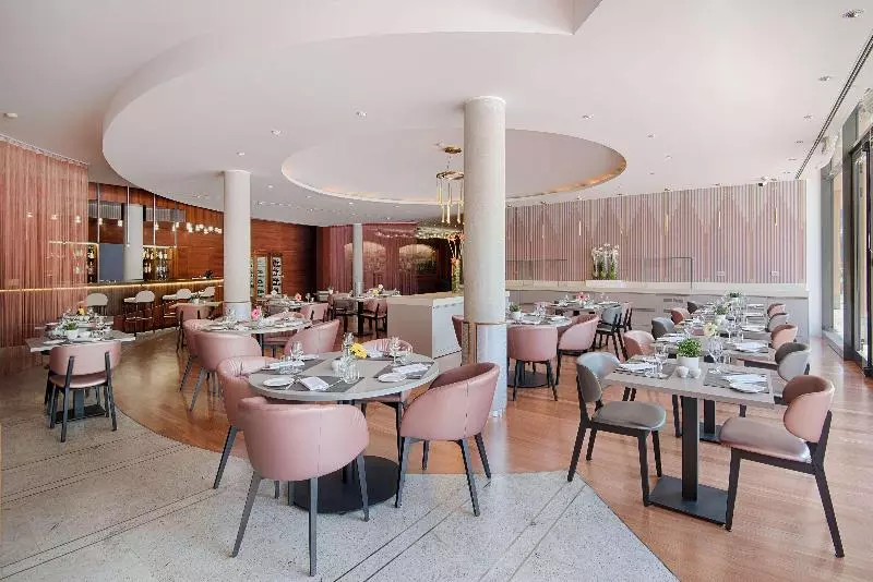 Отель NH Lecco Pontevecchio