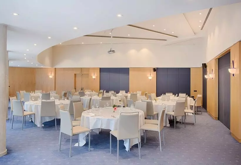 Отель NH Lecco Pontevecchio