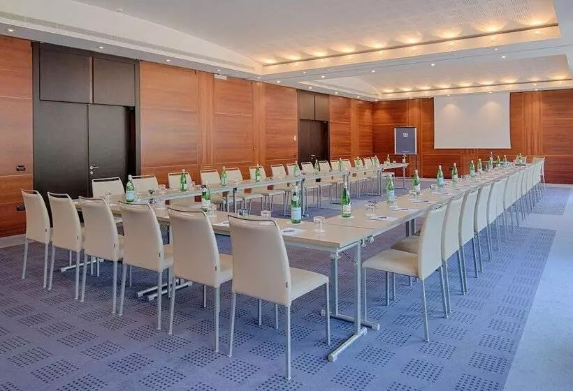 Отель NH Lecco Pontevecchio