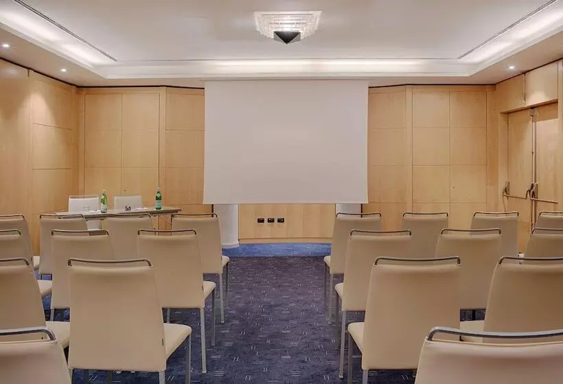 Отель NH Lecco Pontevecchio