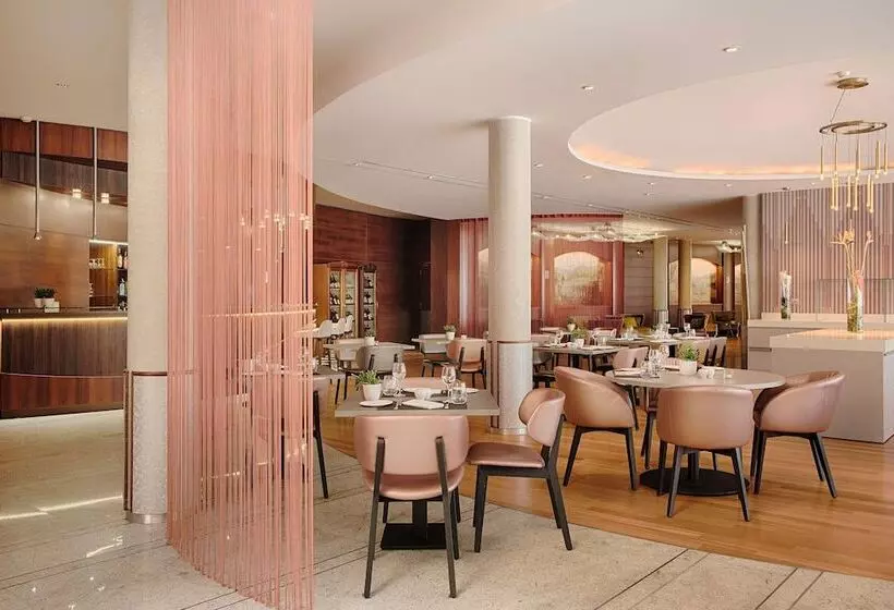 Отель NH Lecco Pontevecchio