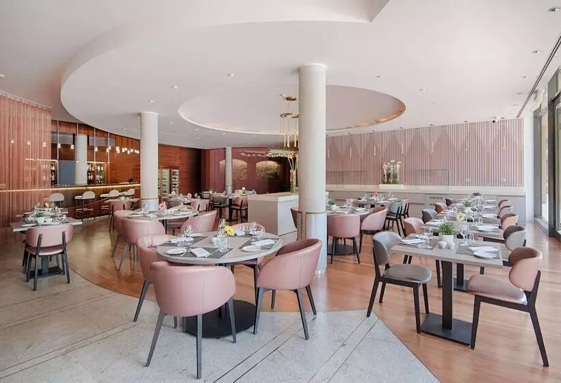 Отель NH Lecco Pontevecchio