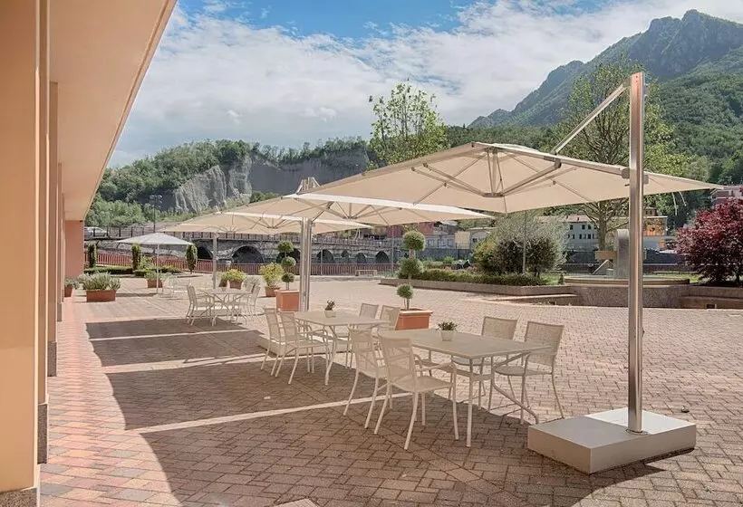 Отель NH Lecco Pontevecchio