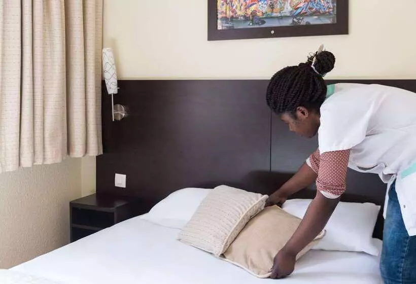 호텔 The Originals City, Hôtel Paris Sud, Orly Draveil