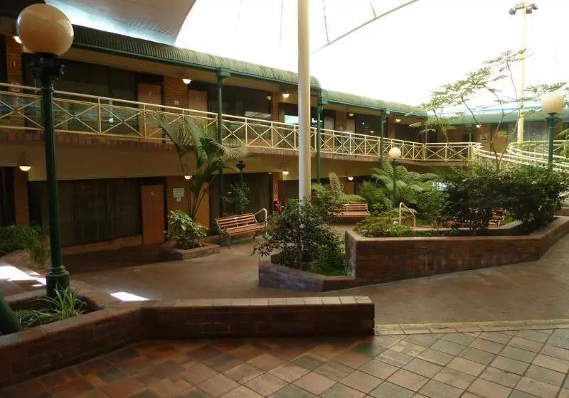 Mayfair Plaza Motel And Apartments