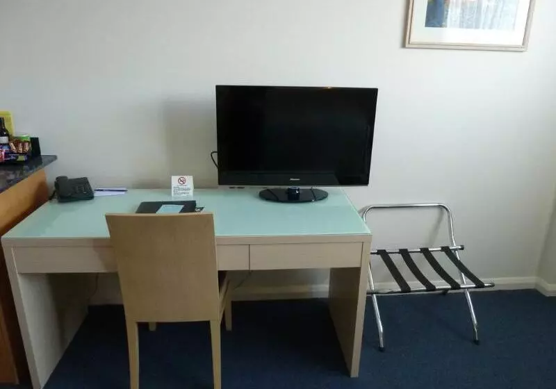 Mayfair Plaza Motel And Apartments