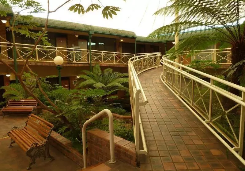 Mayfair Plaza Motel And Apartments