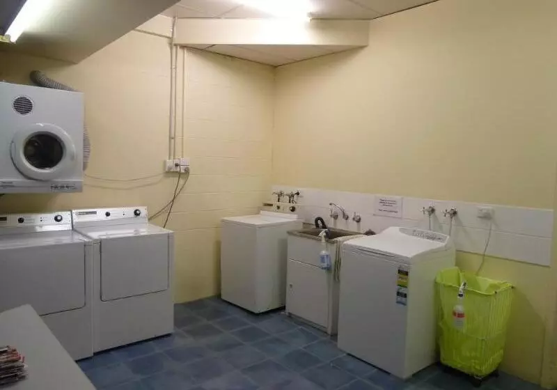 Mayfair Plaza Motel And Apartments