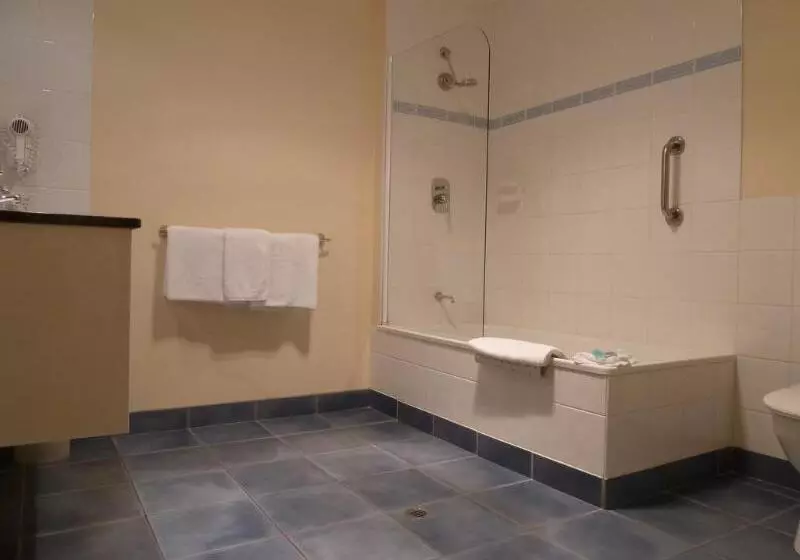 Mayfair Plaza Motel And Apartments