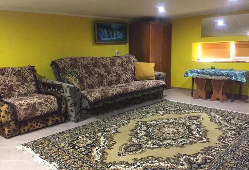 호스텔 хостел мансардная комната с невысоким потолком до 170 см