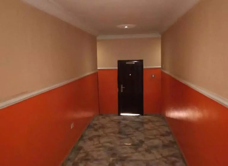 Larrydam Hotel And Suites