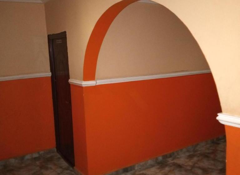 Larrydam Hotel And Suites