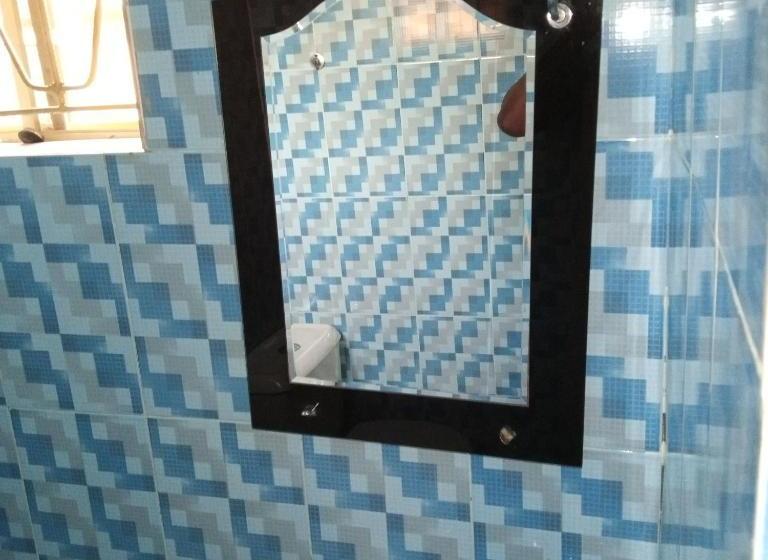 Larrydam Hotel And Suites