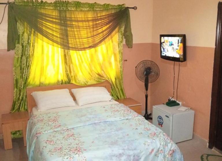 Larrydam Hotel And Suites