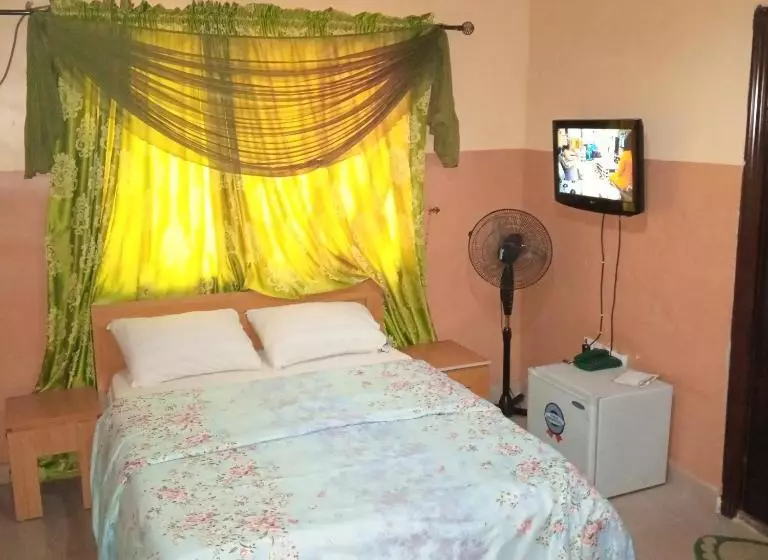 Larrydam Hotel And Suites