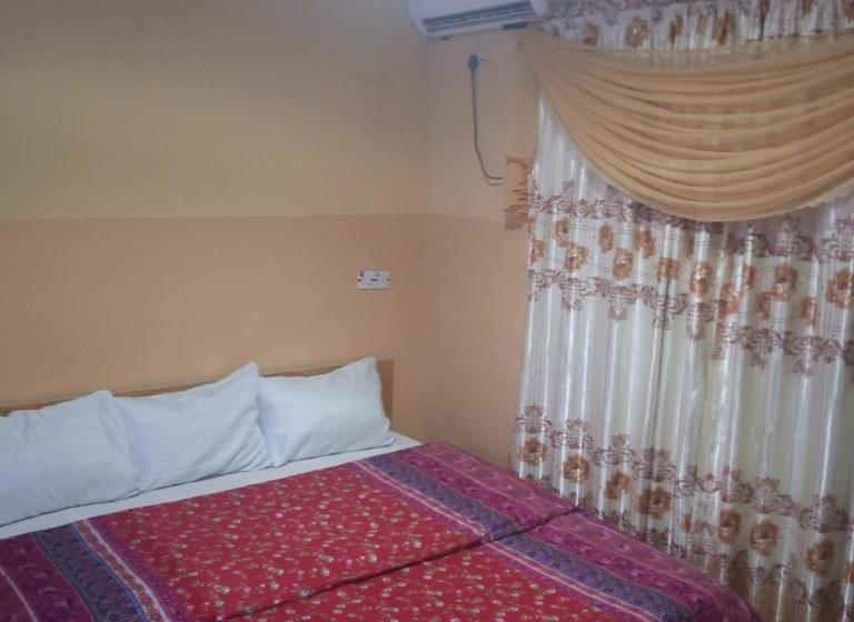 Larrydam Hotel And Suites