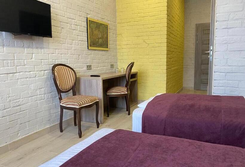 Hostel Art хостел готель адреналін