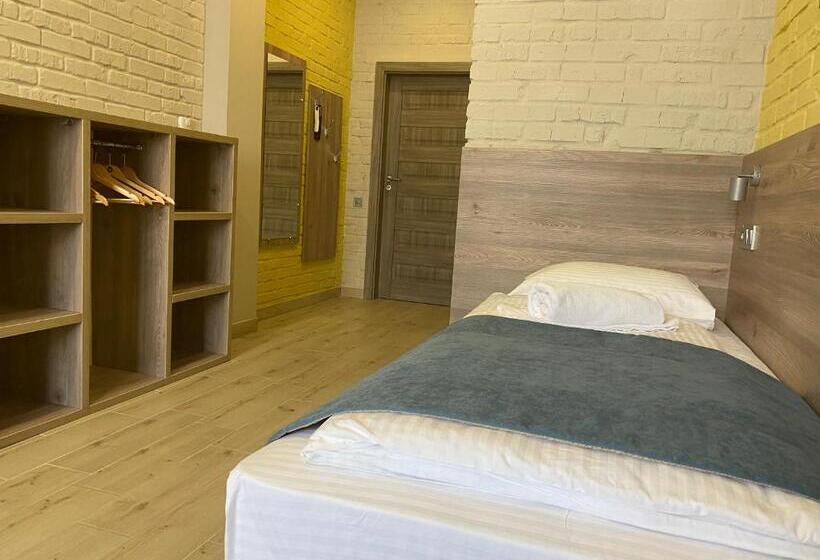 Hostel Art хостел готель адреналін