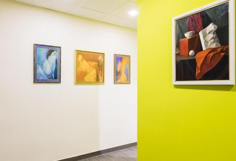 Hostel Art хостел готель адреналін