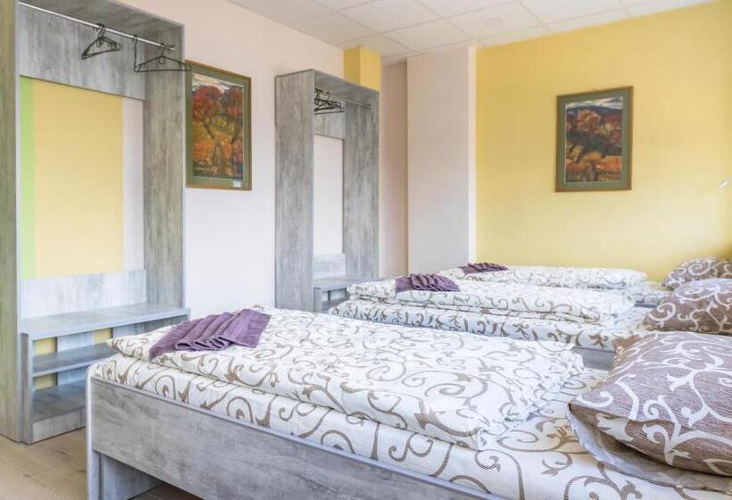 Hostel Art хостел готель адреналін