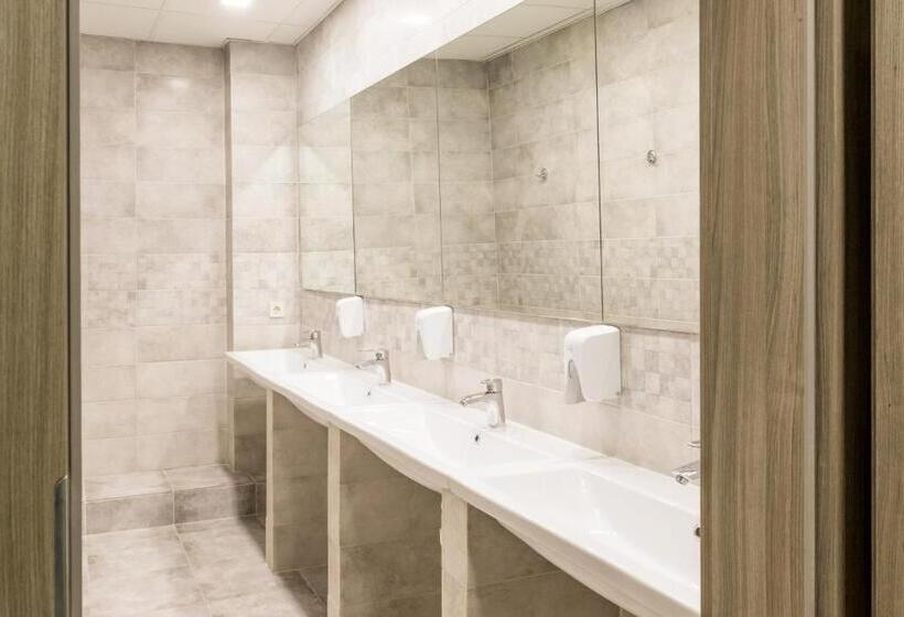 Hostel Art хостел готель адреналін