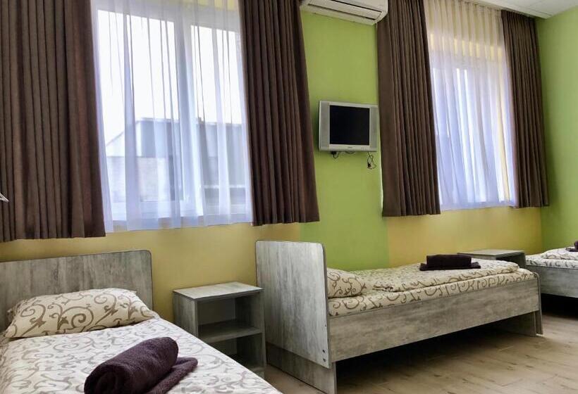 Hostel Art хостел готель адреналін