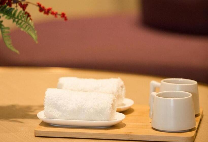 Lavande Hotel Qijiang High Speed Railway Station