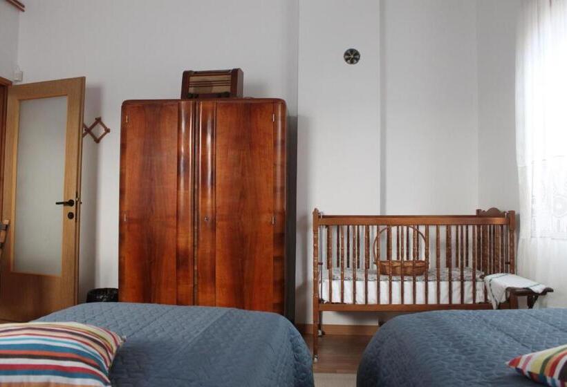 پانسیون Boulevard Garden House   Free And Save Parking In The Yard