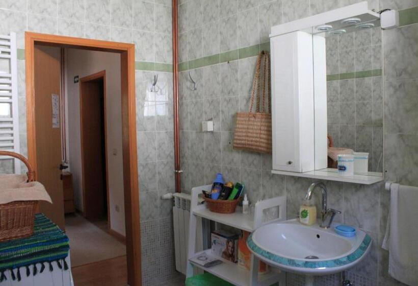 پانسیون Boulevard Garden House   Free And Save Parking In The Yard