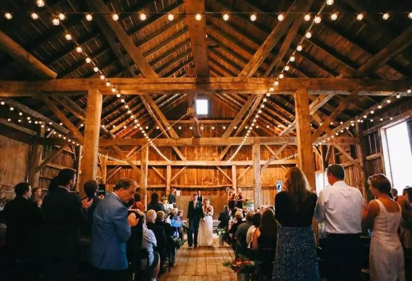 ホテル Lake Orchard Farm Retreat