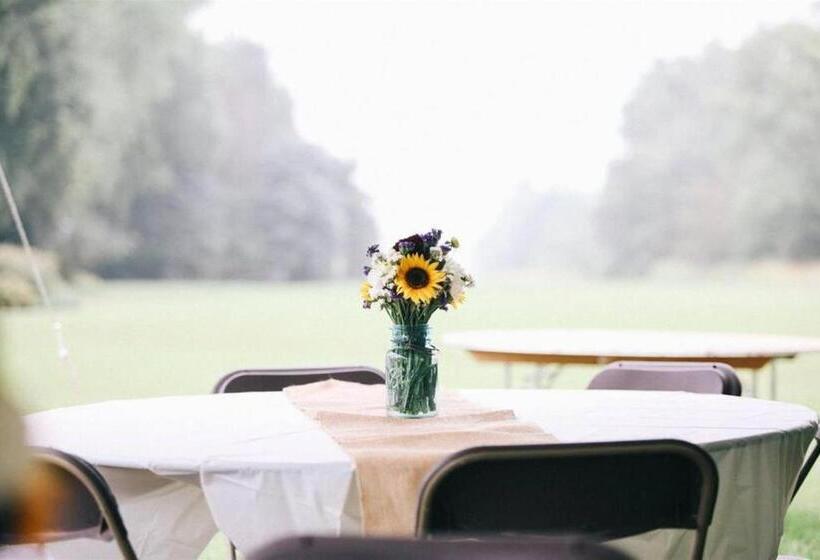 فندق Lake Orchard Farm Retreat