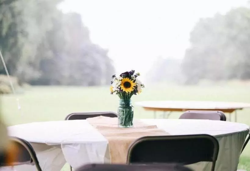 ホテル Lake Orchard Farm Retreat