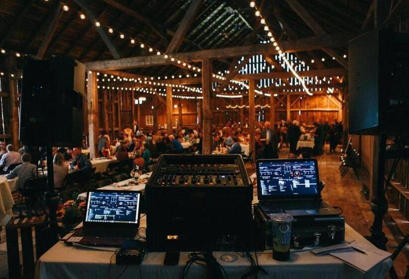 فندق Lake Orchard Farm Retreat