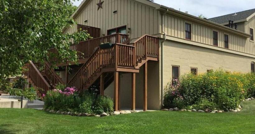 فندق Lake Orchard Farm Retreat