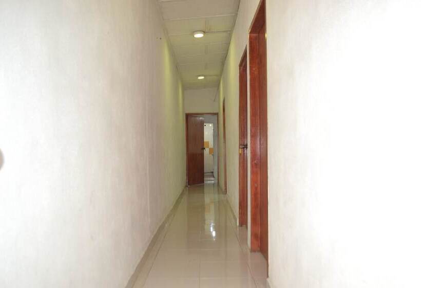 Hôtel Spot On 89821 Batu Maung Sempoi Inn And Cafe