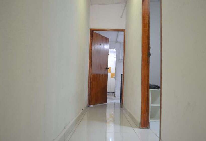 Hôtel Spot On 89821 Batu Maung Sempoi Inn And Cafe