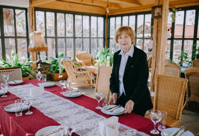 هتل & Wine Cellar Arge