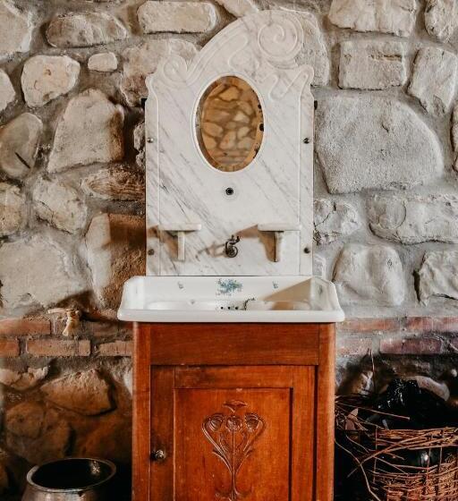 هتل & Wine Cellar Arge