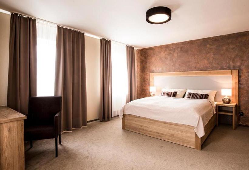 膳宿费 Penzion V Zálesí