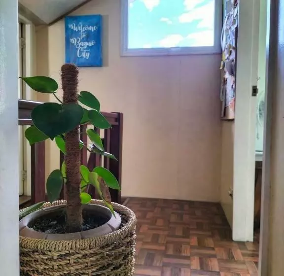 Majatalo Small House   Baguio