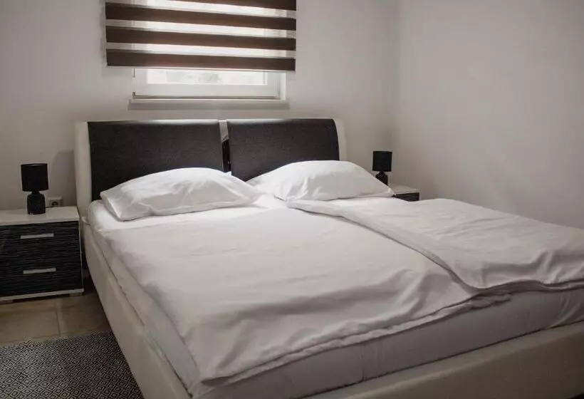 črni Baron Pension Black Baron