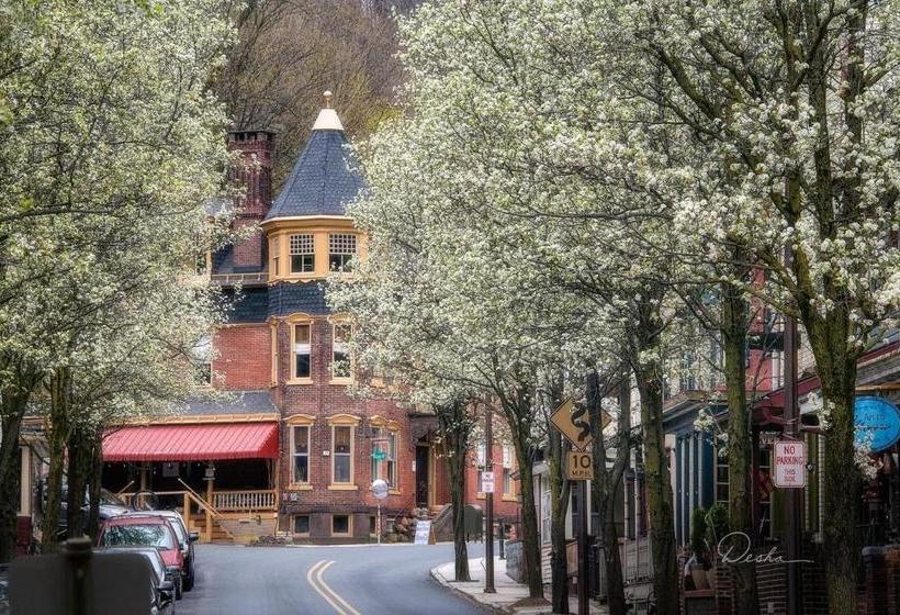 The Dolon House Bed & Breakfast!