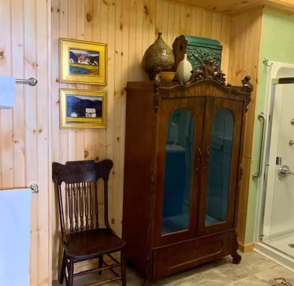 The Dolon House Bed & Breakfast!