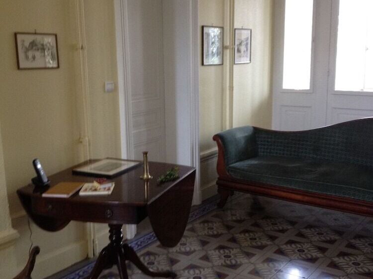 ベッドアンドブレックファースト Les Marronniers