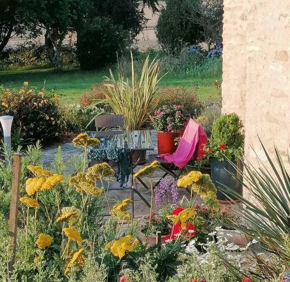 Aamiaismajoitus (B&B) La Tour Du Bois Dormant