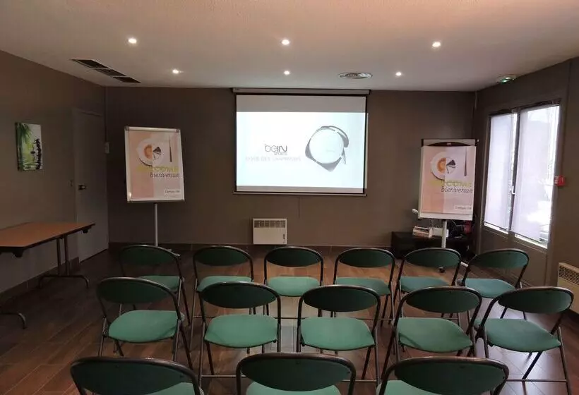 호텔 Campanile Hôtel Auch