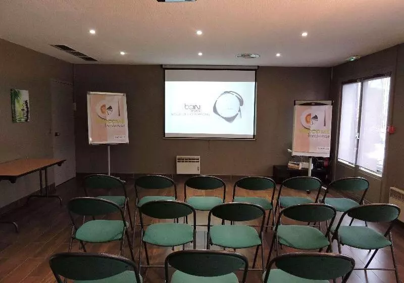 호텔 Campanile Hôtel Auch