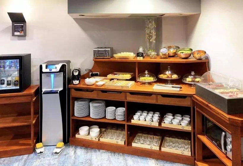 هتل Duerming Longoria Plaza