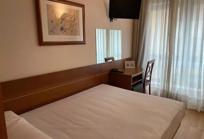 هتل Duerming Longoria Plaza