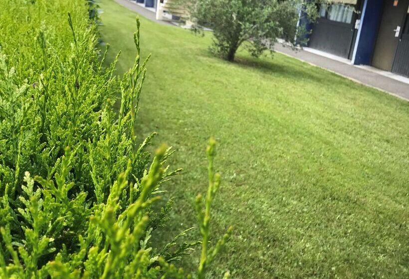 هتل Kyriad Tarbes Odos